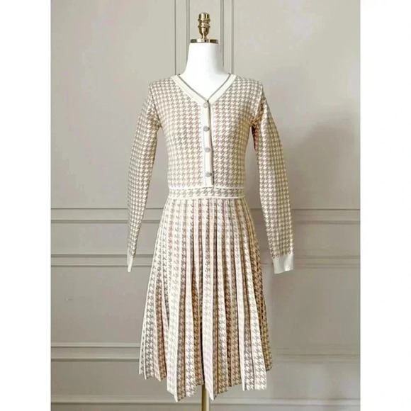 Loar Beige Rose Houndstooth Knit Pleated Dress